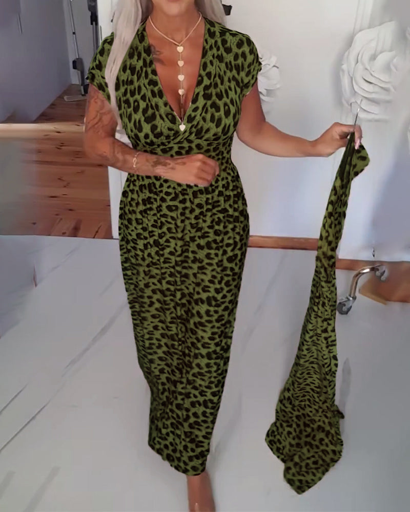 Elegantes Kleid mit Leopardenmuster und V-Ausschnitt MOKKAKAI
