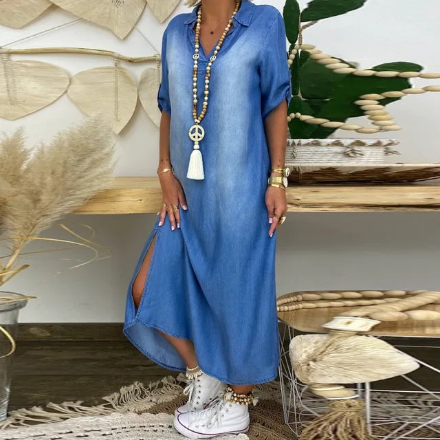 Denim Flow – Langes Jeanskleid mit Schlitz MOKKAKAI