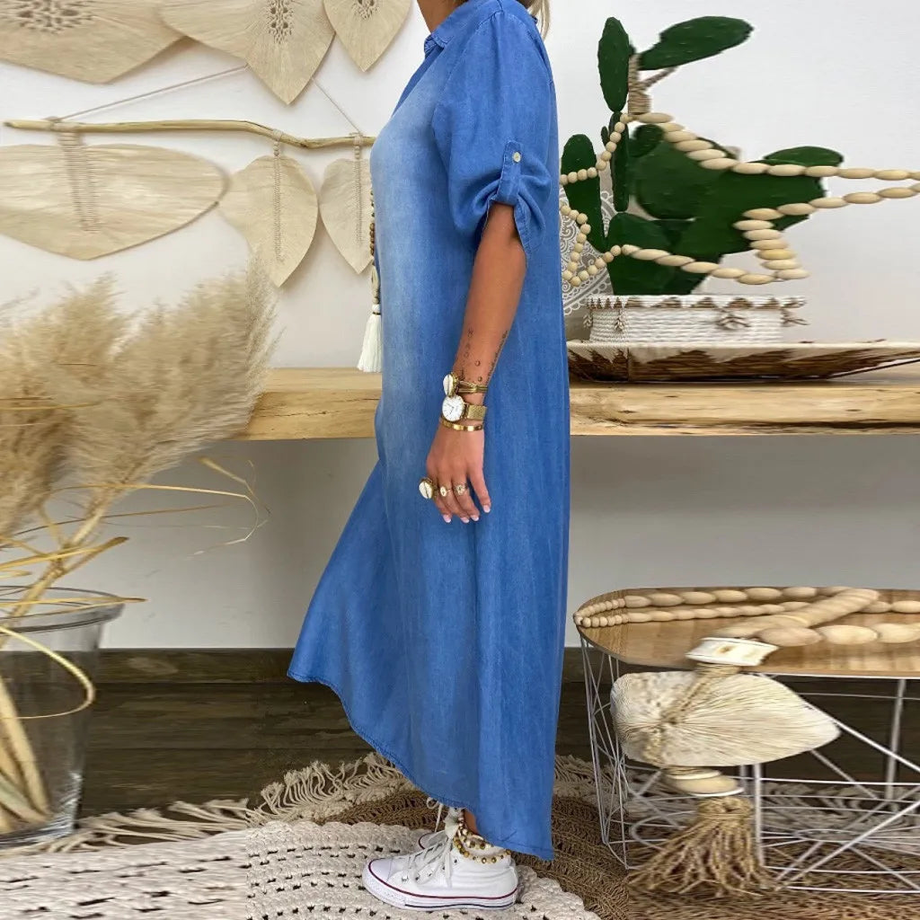 Denim Flow – Langes Jeanskleid mit Schlitz MOKKAKAI