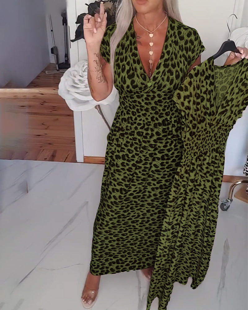 Elegantes Kleid mit Leopardenmuster und V-Ausschnitt MOKKAKAI