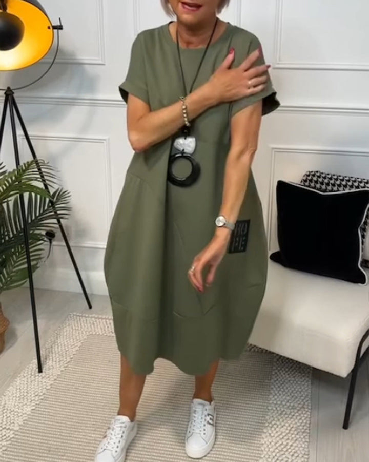 Schlichtes, kurzärmliges Freizeitkleid mit Buchstabendruck MOKKAKAI