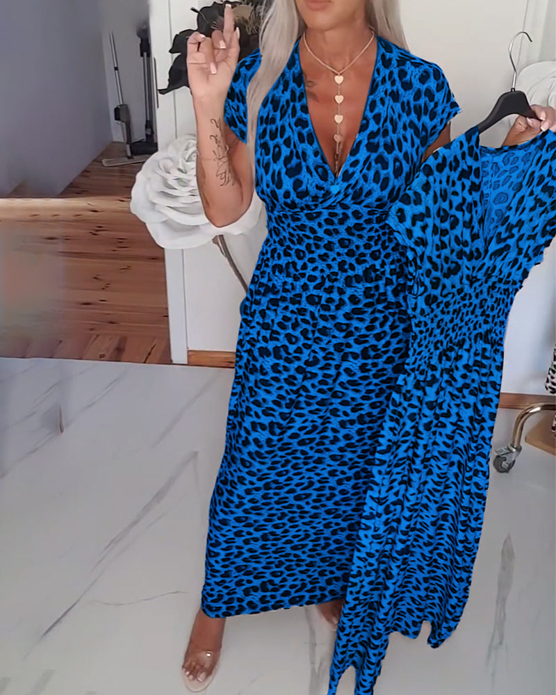 Elegantes Kleid mit Leopardenmuster und V-Ausschnitt MOKKAKAI