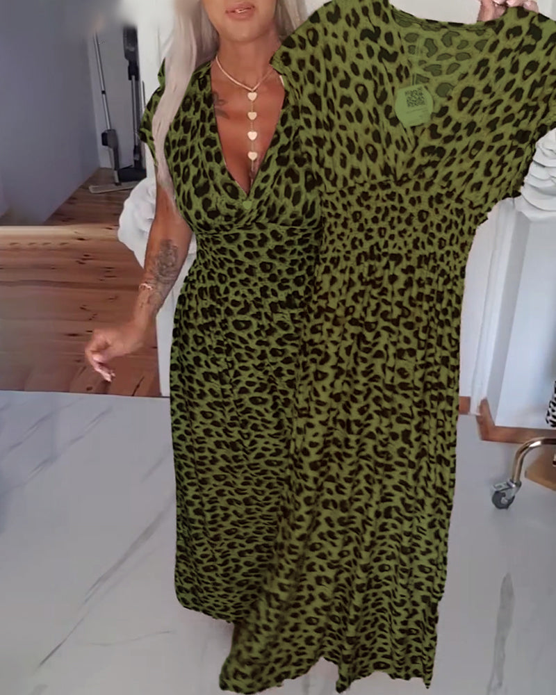 Elegantes Kleid mit Leopardenmuster und V-Ausschnitt MOKKAKAI