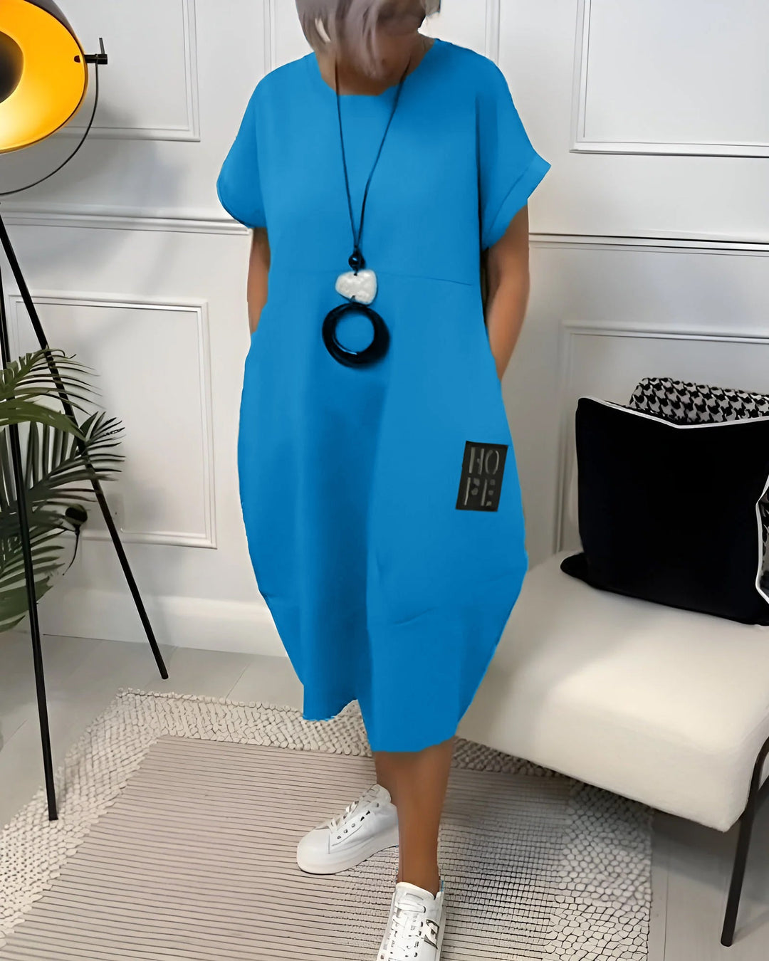 Schlichtes, kurzärmliges Freizeitkleid mit Buchstabendruck MOKKAKAI