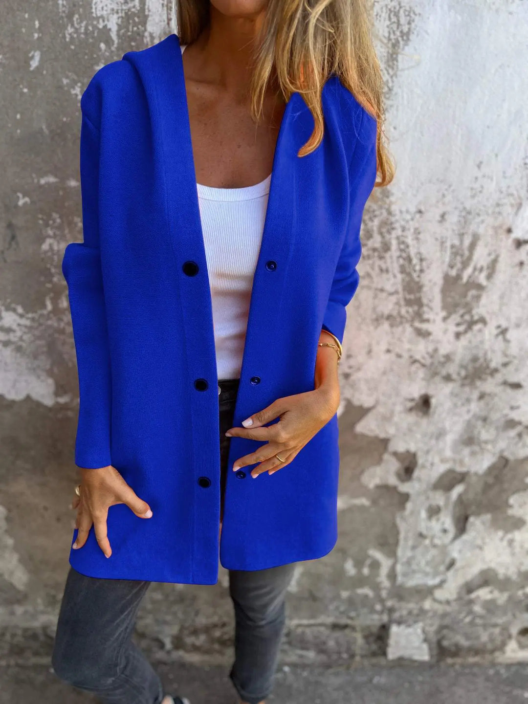 Adriana | Strickjacke mit Knöpfen und Kapuze MOKKAKAI