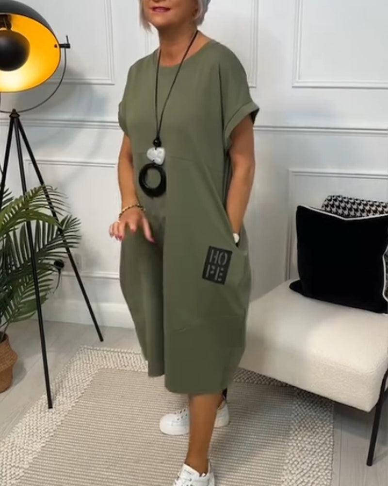 Schlichtes, kurzärmliges Freizeitkleid mit Buchstabendruck MOKKAKAI