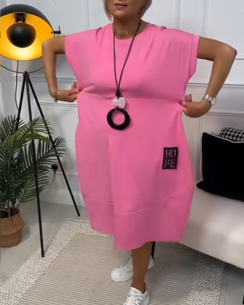 Schlichtes, kurzärmliges Freizeitkleid mit Buchstabendruck MOKKAKAI