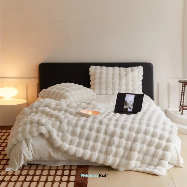 Fluffy Luxe toskanisch gmüetlich: Warme und extra dicki Winterdecke für Bett und Couch! MOKKAKAI