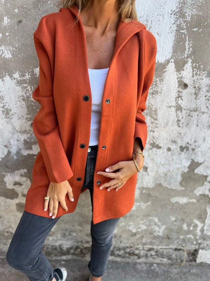 Adriana | Strickjacke mit Knöpfen und Kapuze MOKKAKAI